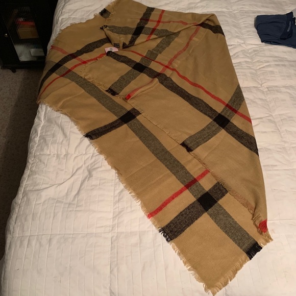 Oversized beige plaid scarf - Picture 2 of 5